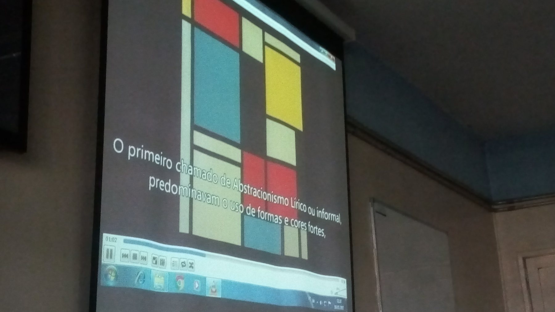 Apresentação audiovisual em ambiente educacional